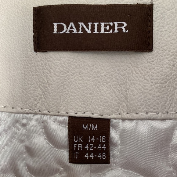 Danier leather coat - Picture 9 of 10